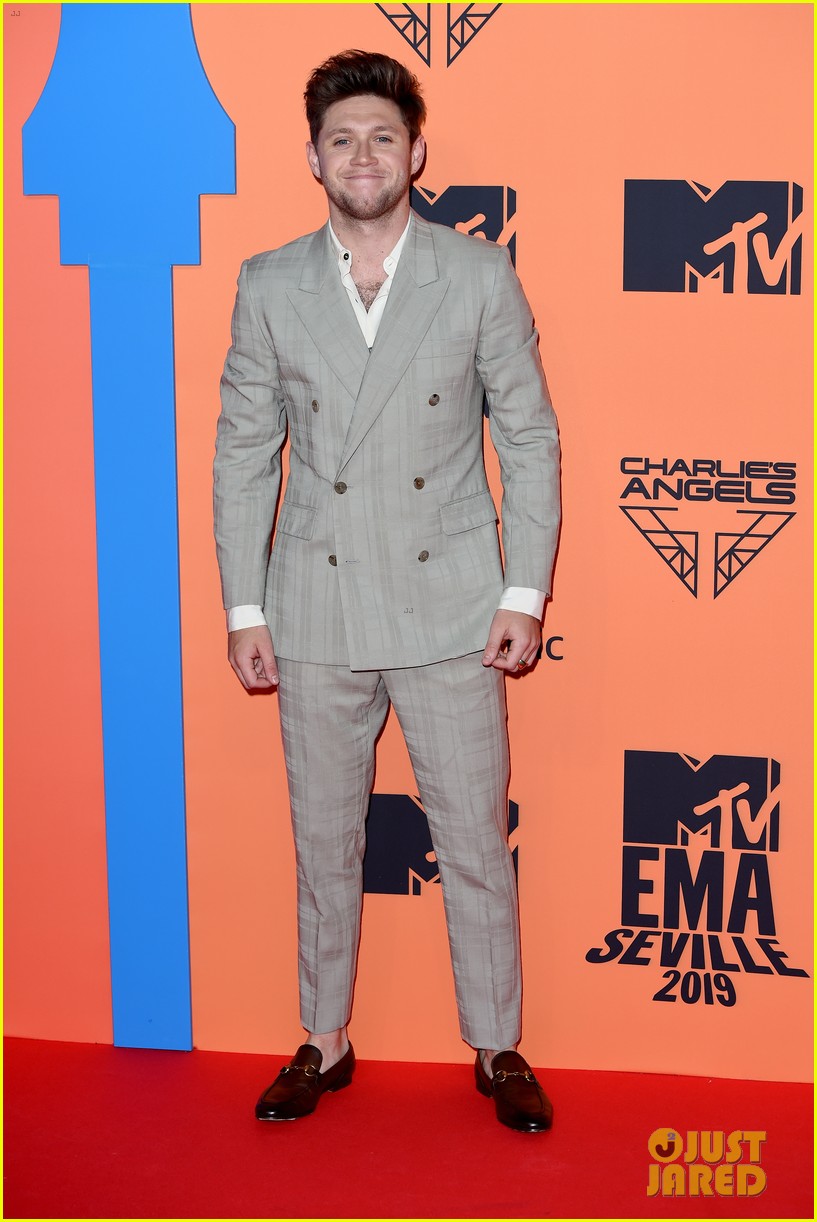 halsey niall horan dua lipa mtv emas red carpet 12