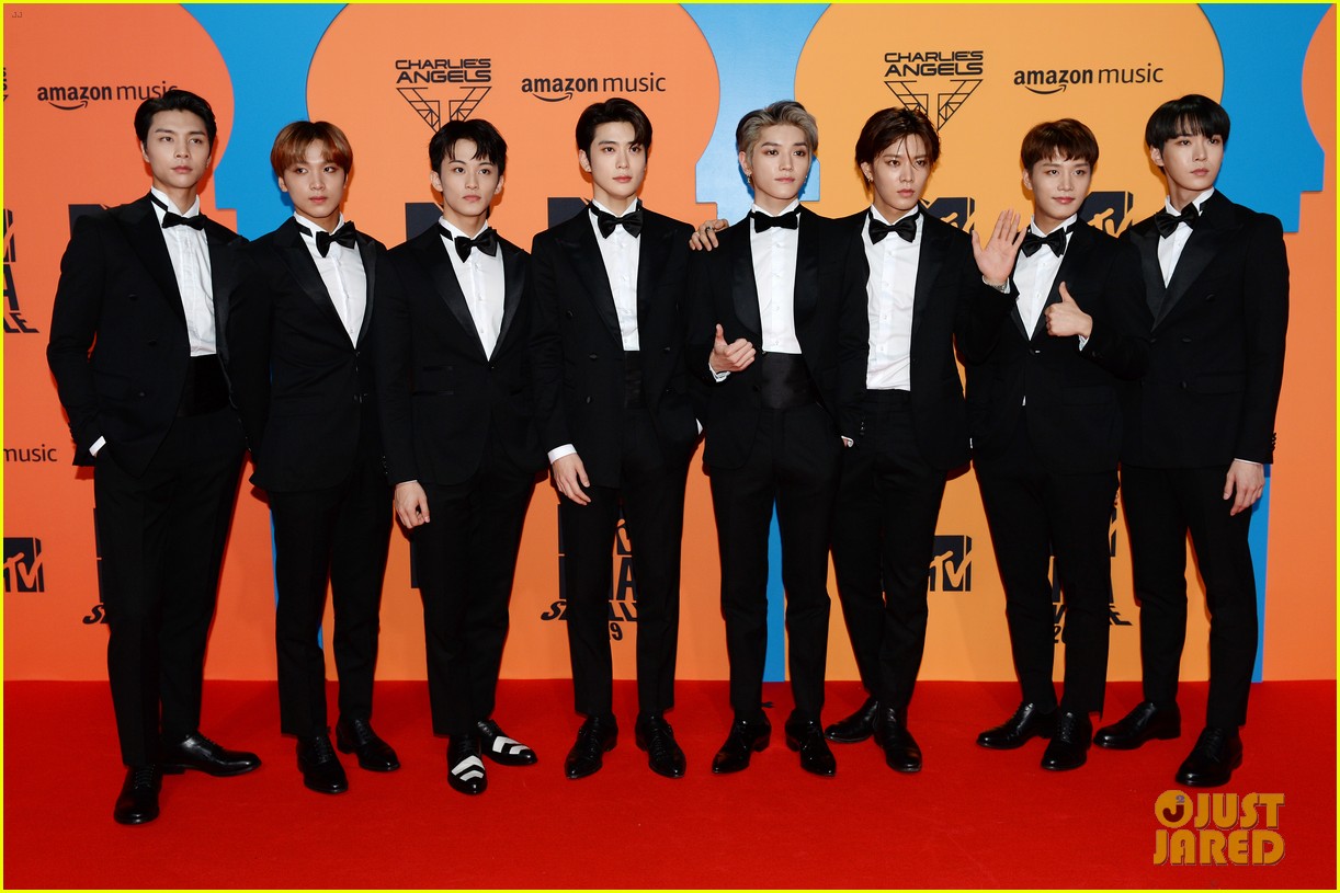 halsey niall horan dua lipa mtv emas red carpet 32