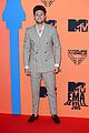 halsey niall horan dua lipa mtv emas red carpet 12