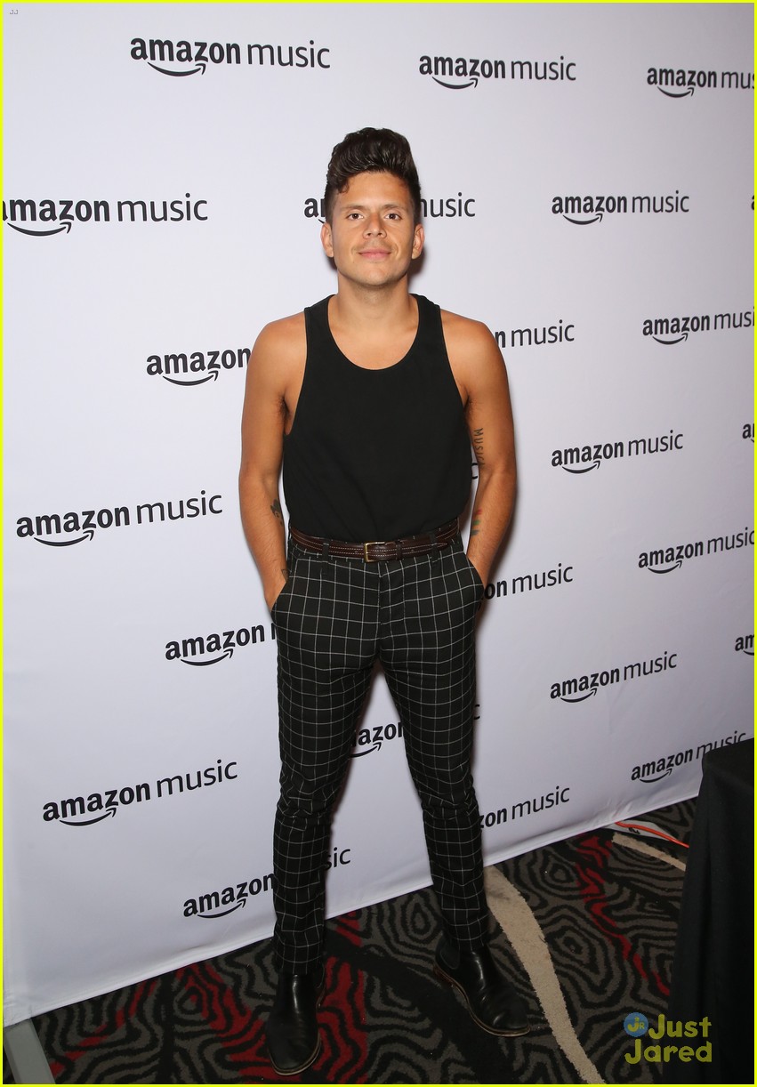 rudy mancuso presents latin grammys 06