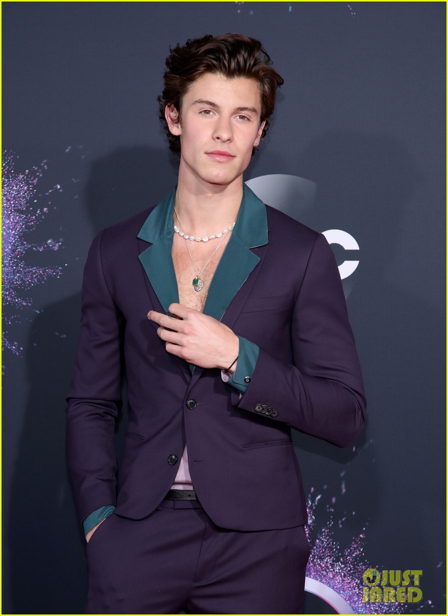 shawn mendes steps out 2019 american music awards 08