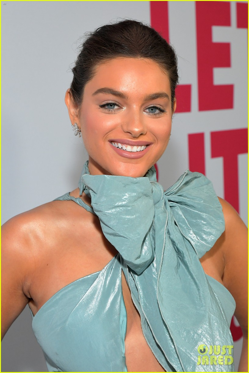 Full Sized Photo of let snow premiere cast pics 64 | Isabela Merced
