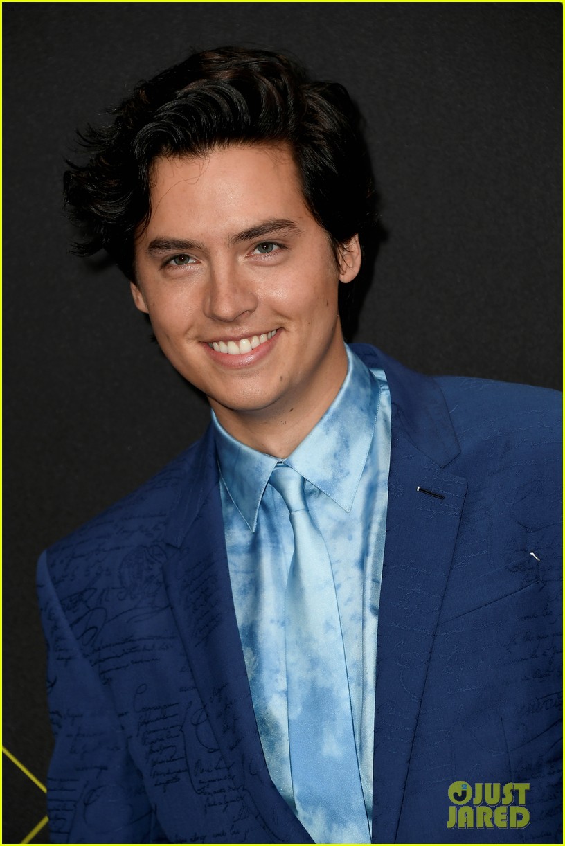 cole sprouse kj apa peoples choice awards 2019 08