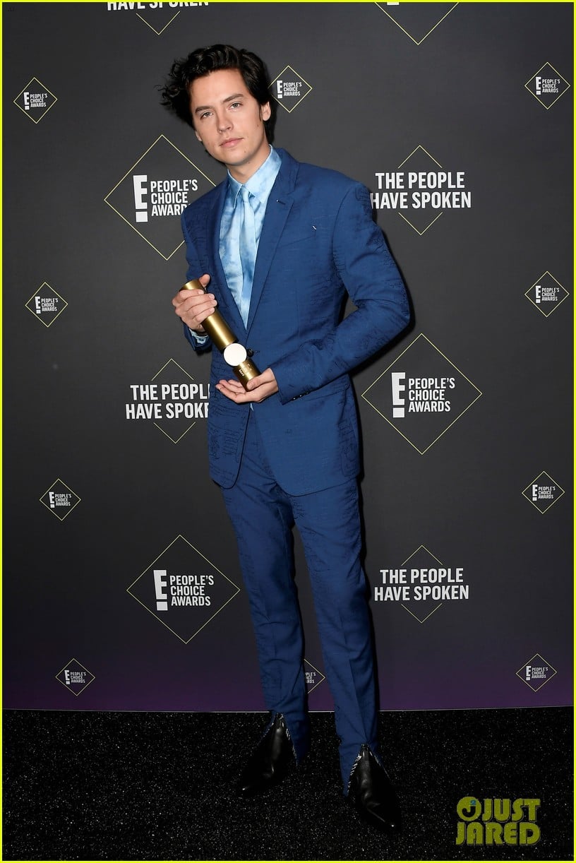 cole sprouse kj apa peoples choice awards 2019 10