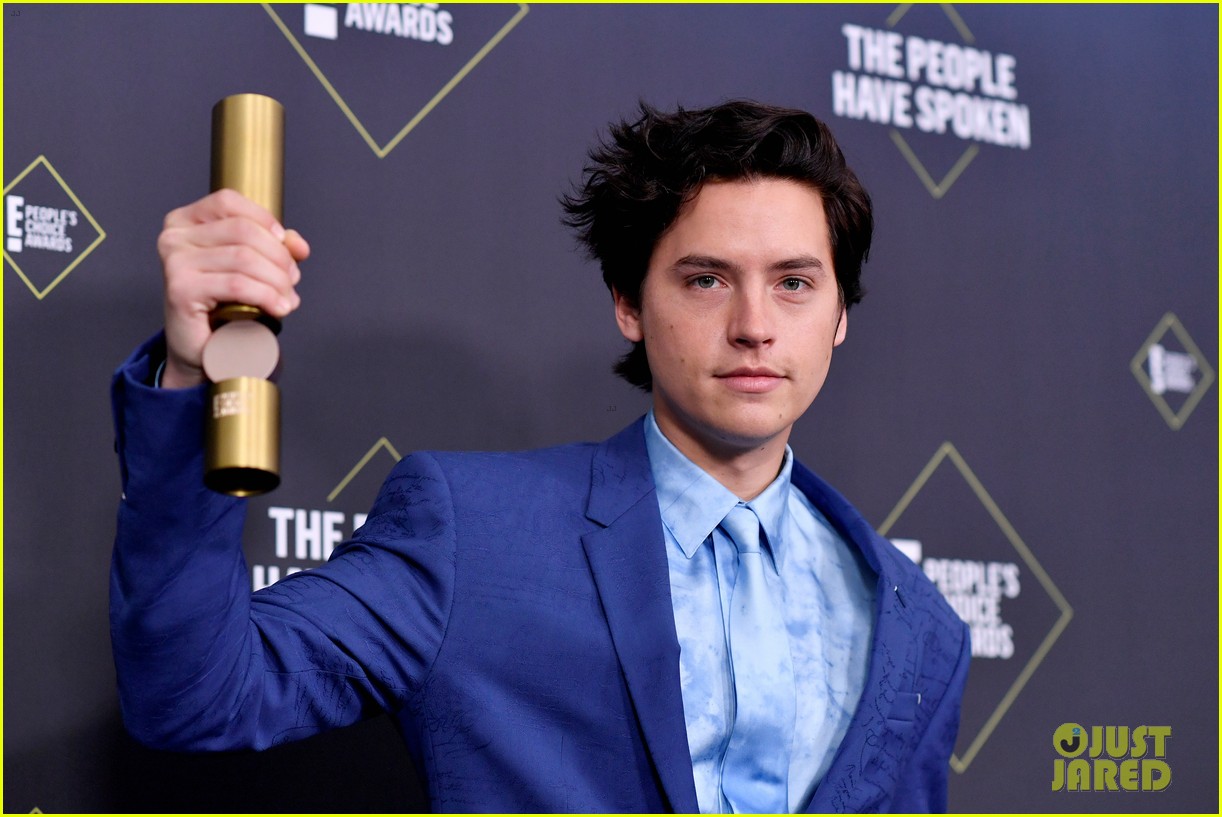 cole sprouse kj apa peoples choice awards 2019 11