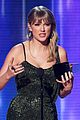 taylor swift accepts american music awards 03
