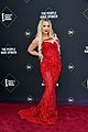 tana mongeau sparkles in red at peoples choice awards 01