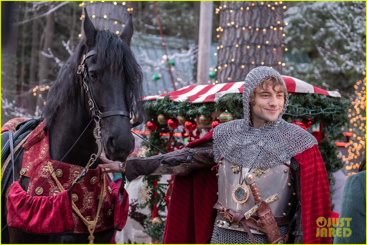 vanessa hudgens knight before xmas trailer 04
