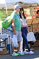 victoria justice farmers market with her dad 04