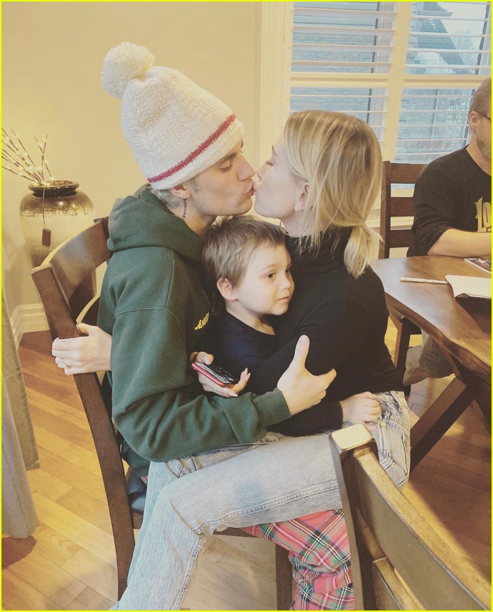 justin bieber hailey bieber christmas photos 02