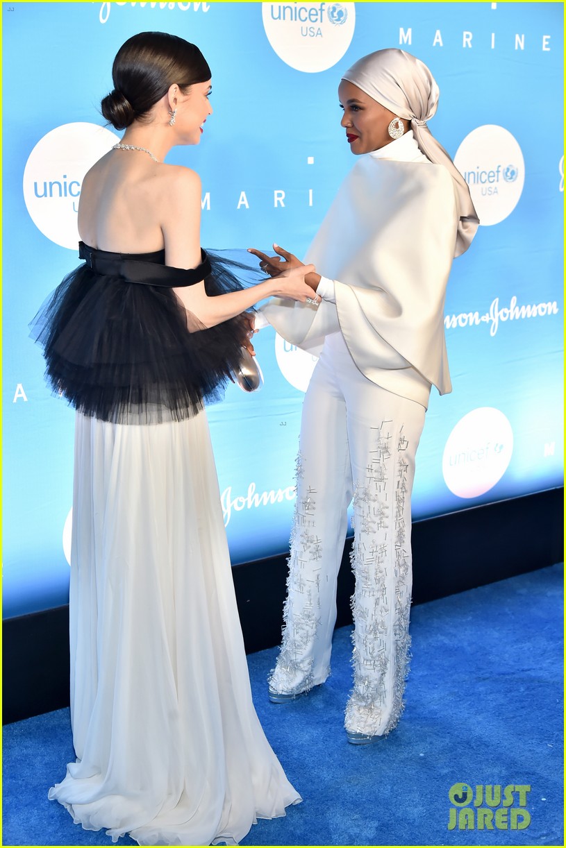 Sofia Carson & Model Halima Aden Share Sweet Moment at UNICEF Event(02)