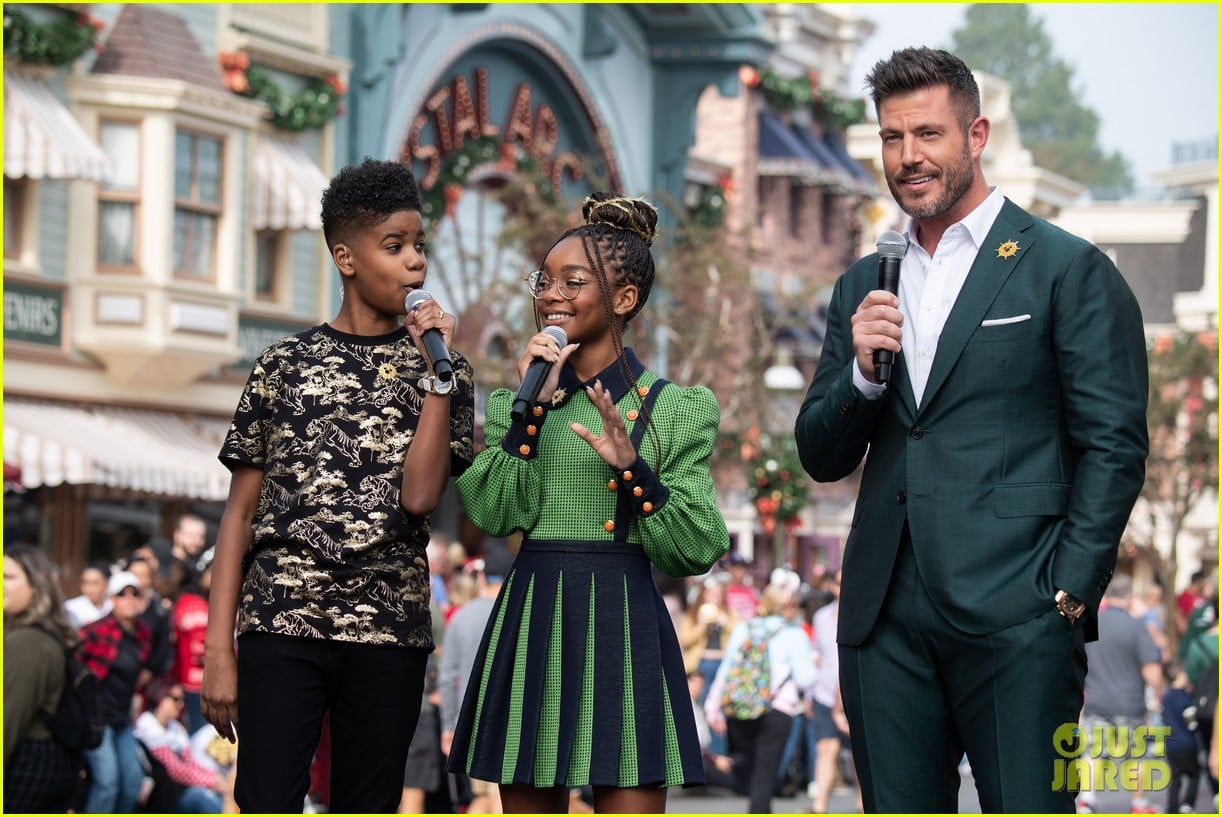 disney parks magical christmas day parade 2019 performers guests 03