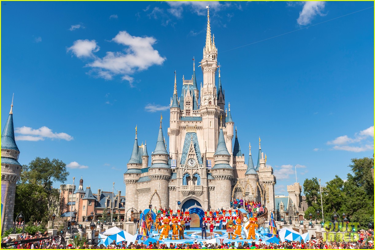 Disney Parks Magical Christmas Day Parade 2019 Hosts & Performers