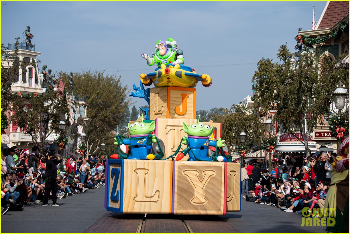 Disney Parks Magical Christmas Day Parade 2019 Hosts & Performers