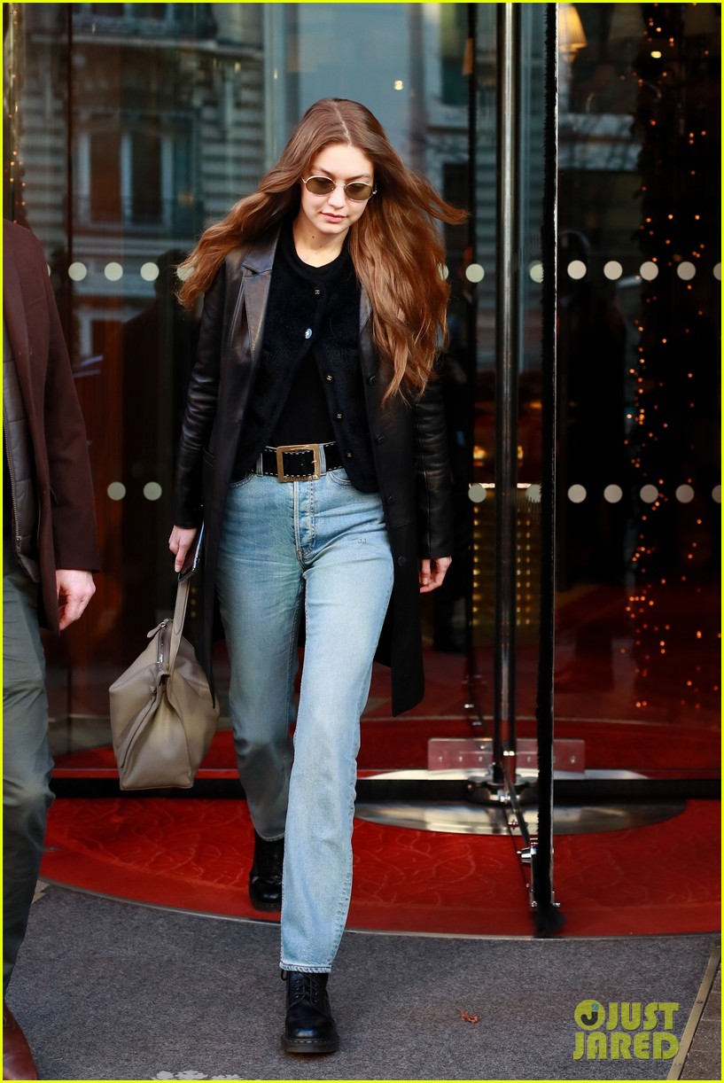 gigi hadid kaia gerber chanel show hotel spotting 01