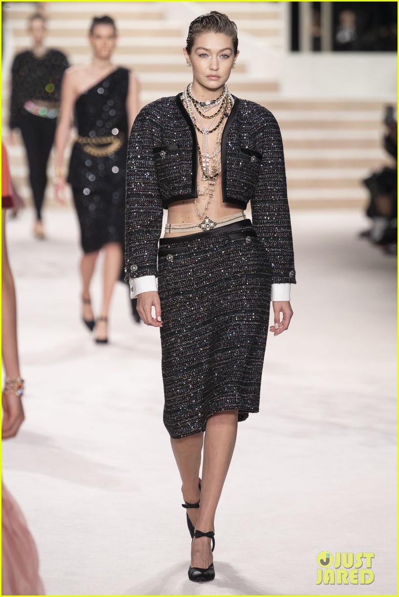 gigi hadid kaia gerber chanel show hotel spotting 03
