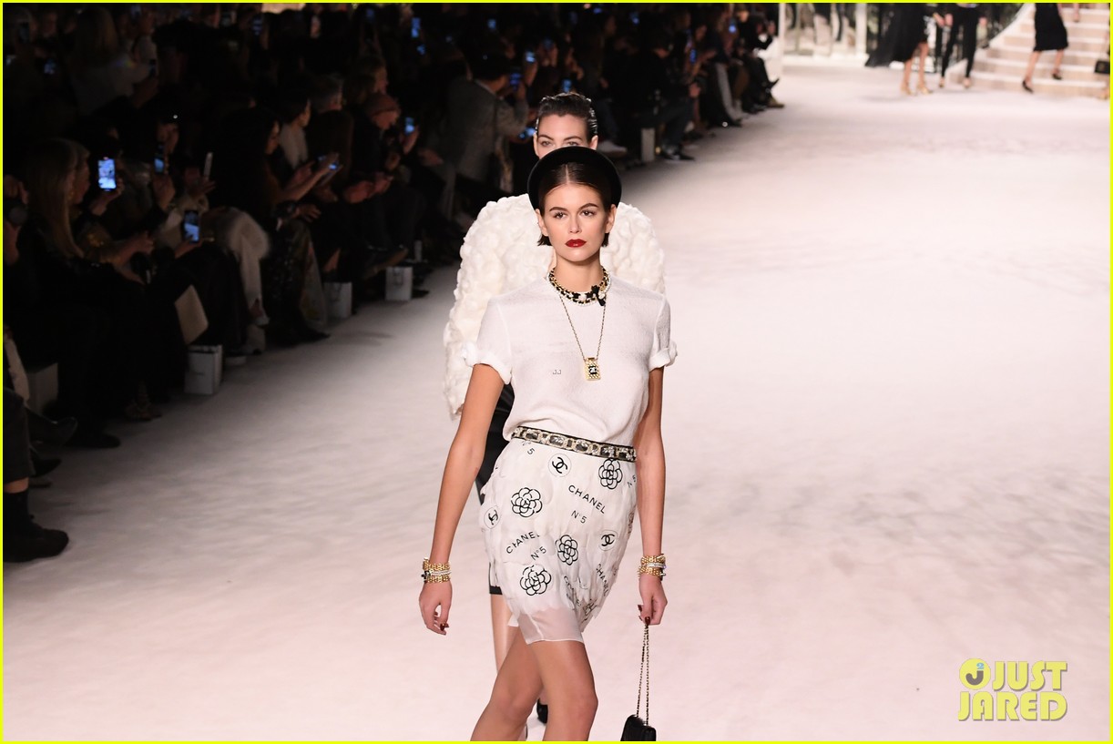 gigi hadid kaia gerber chanel show hotel spotting 07