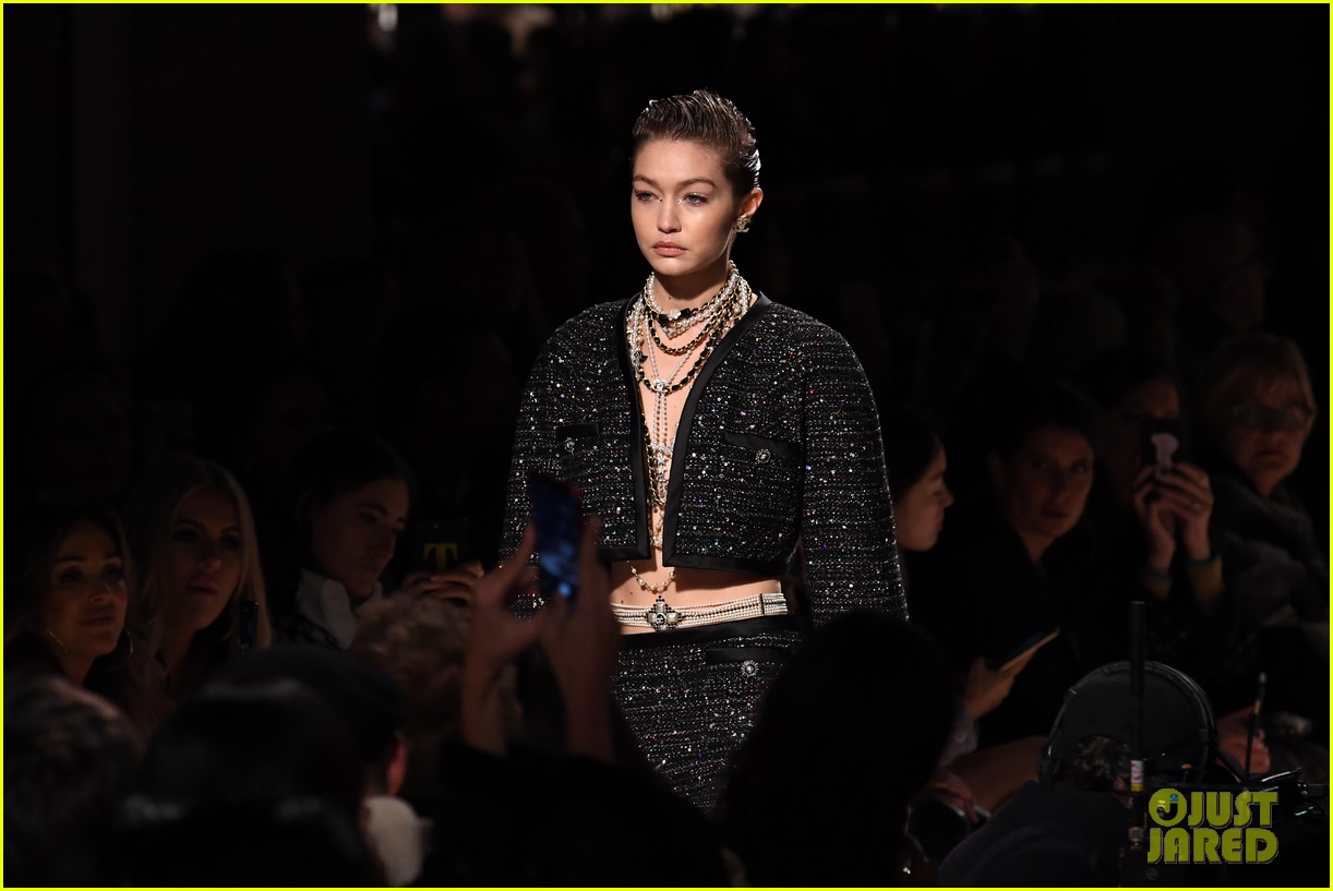 gigi hadid kaia gerber chanel show hotel spotting 09