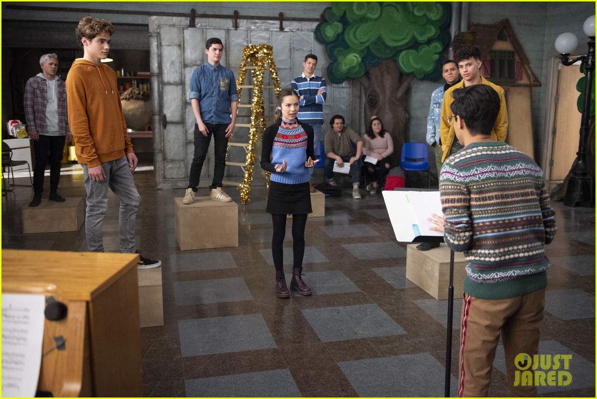 Joshua bassett serenades sofia wylie with when there was me you on