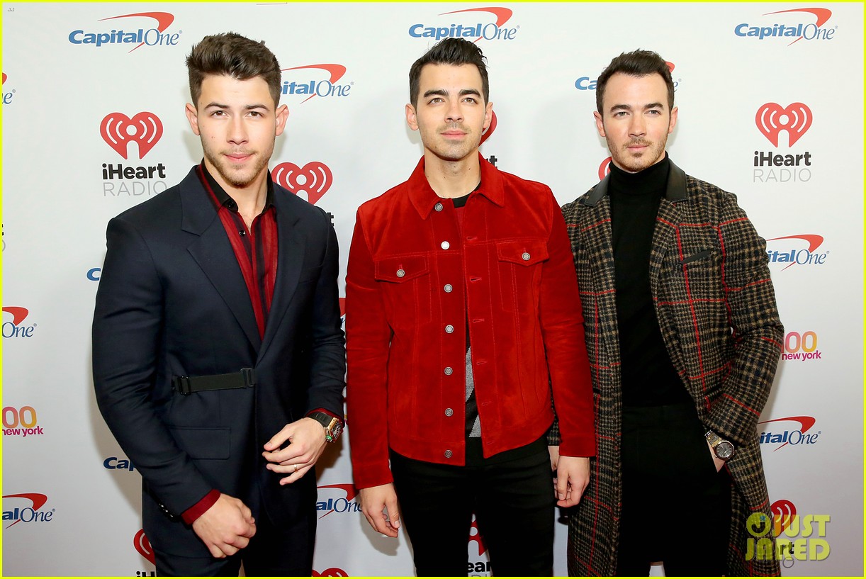 Jonas Brothers Wear Santa Hats For Their Jingle Ball 2019 Performance ...