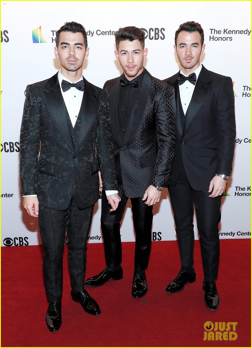 Full Sized Photo of jonas brothers carrie underwood kennedy center