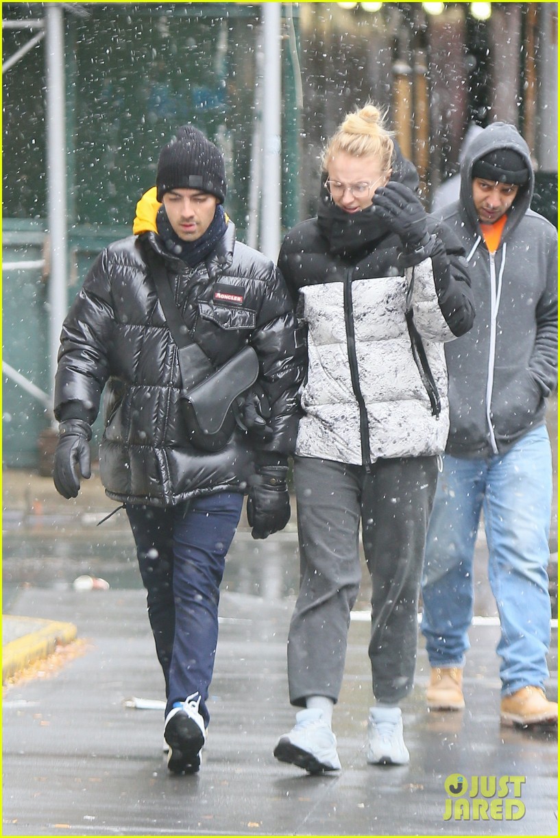 Sophie Turner Bundles Up with Joe Jonas During NYC Snow Storm! | Photo ...