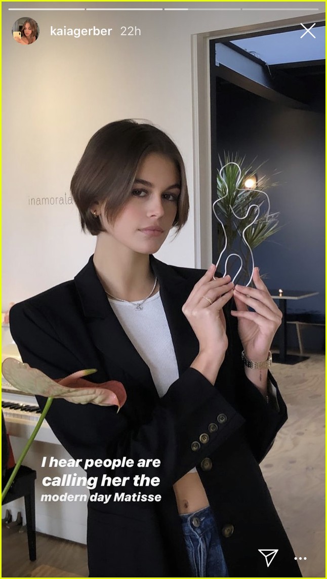 kaia geber debuts super short hair 01