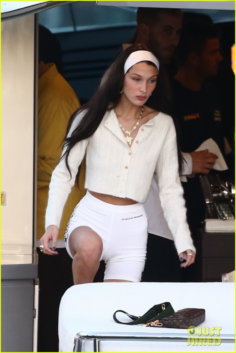 kendall jenner bella hadid boat hang kourtney miami 07