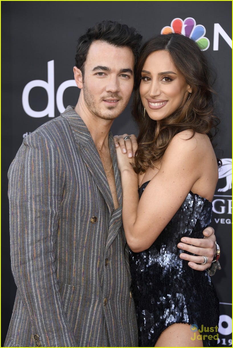 kevin jonas wedding anniversary msg danielle jonas 02