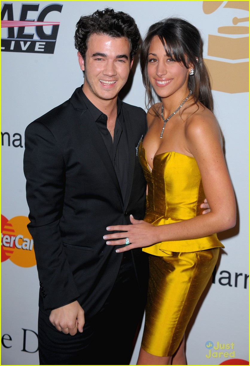 kevin jonas wedding anniversary msg danielle jonas 10