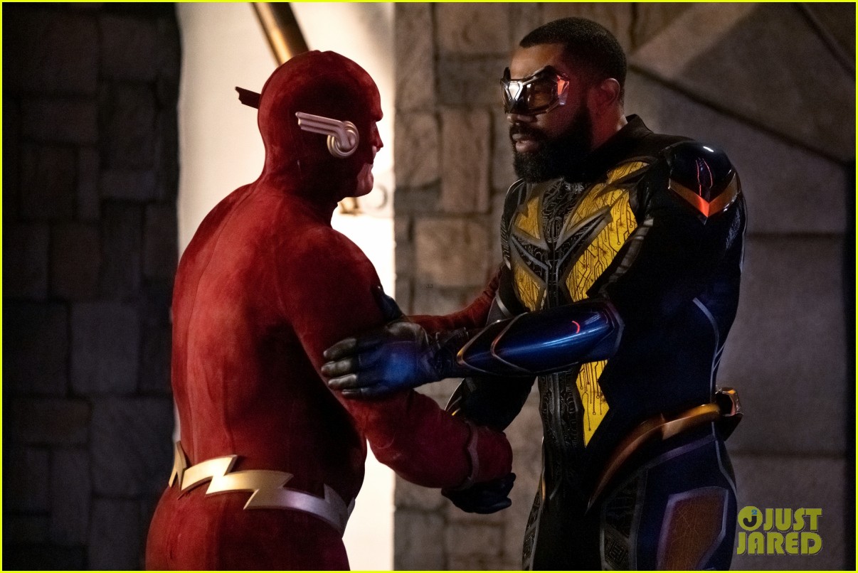 crisis on infinite earths black lightning crisis on infinite earths black lightning