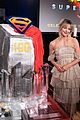 melissa benoist chris wood celebrate 100 episodes of supergirl 01