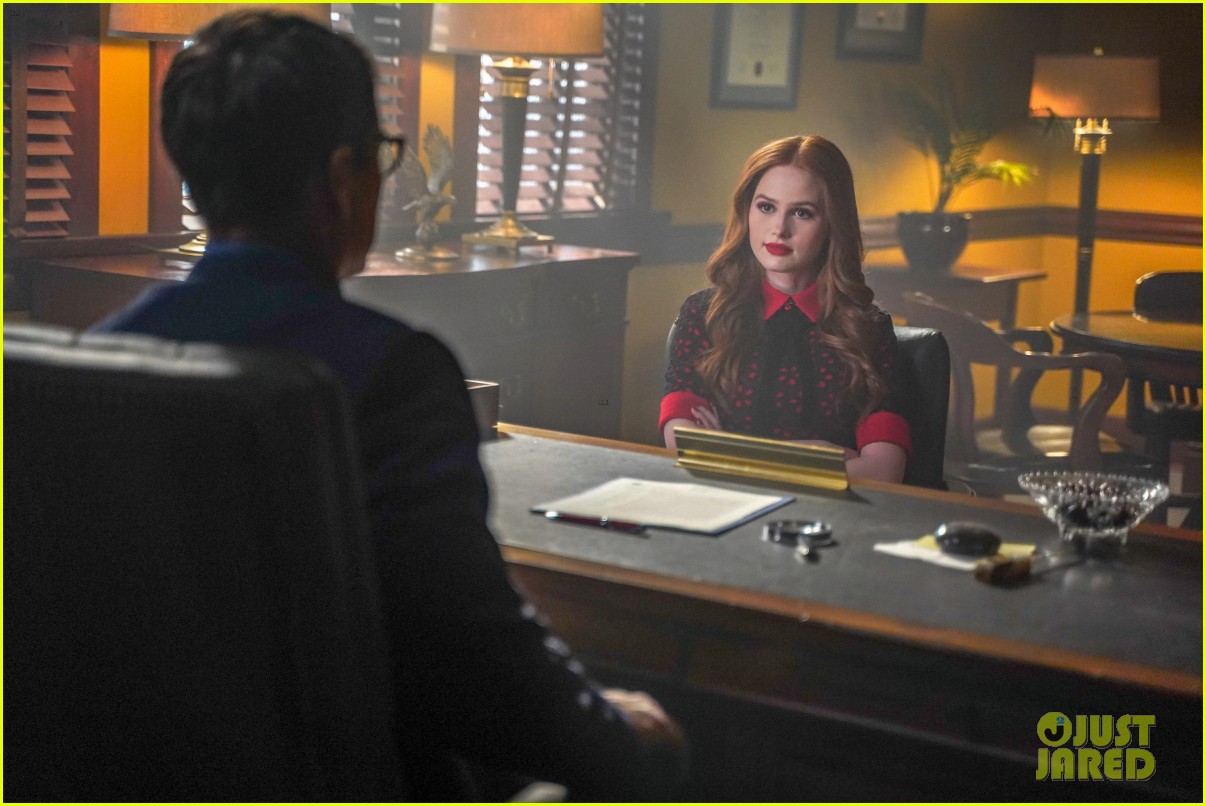 archie makes a shocking declaration to his mom on riverdale tonight 06