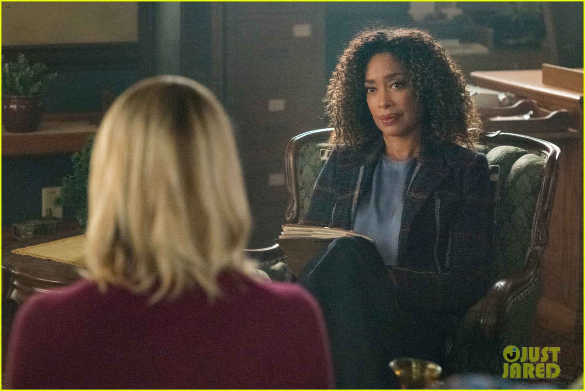 archie makes a shocking declaration to his mom on riverdale tonight 10