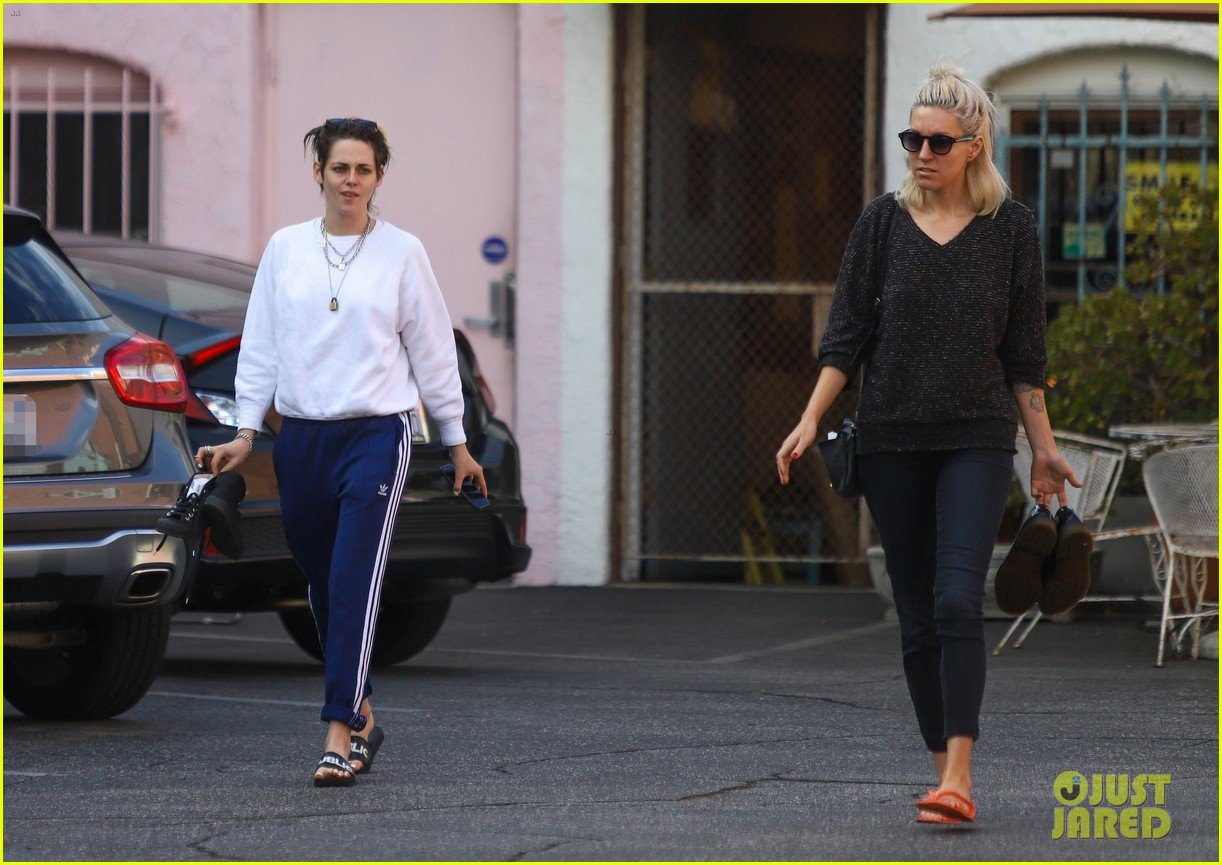 kristen stewart dylan meyer pampered in hollywood 05