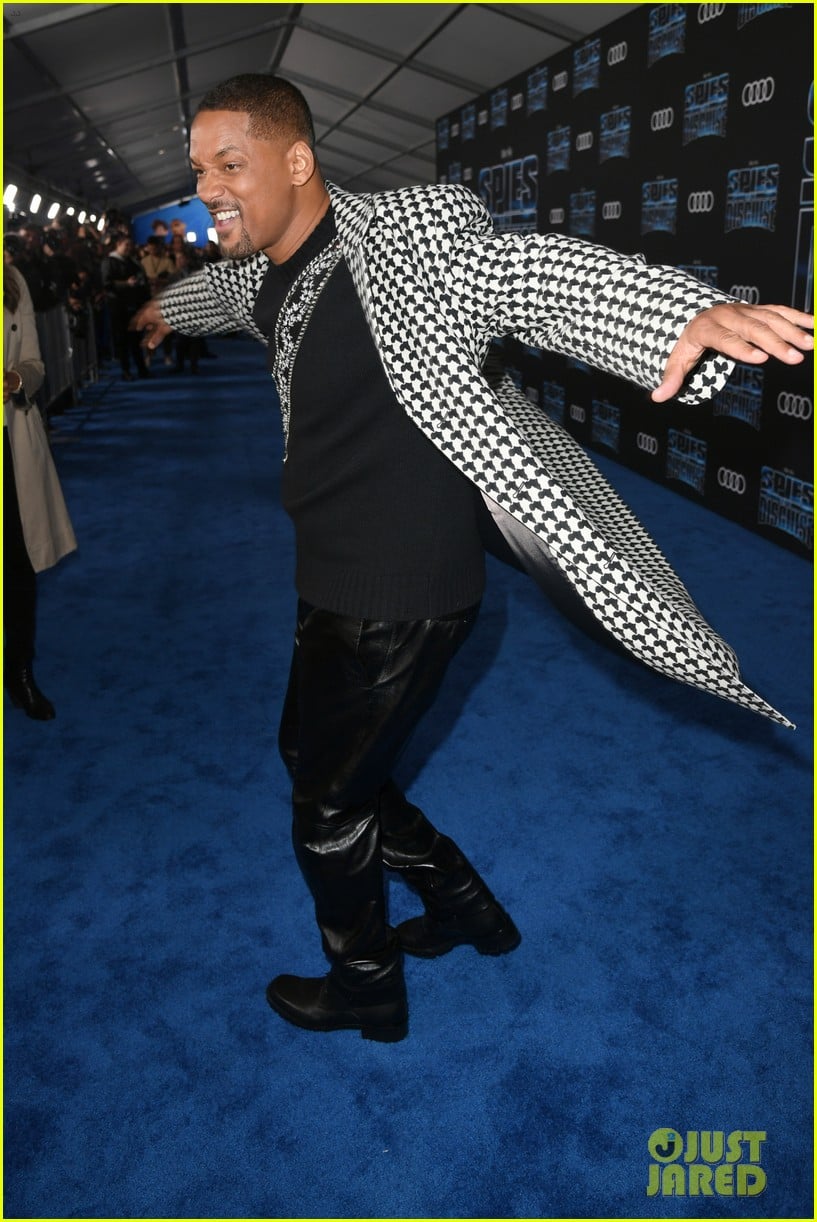 tom holland will smith spies disguise premiere 30