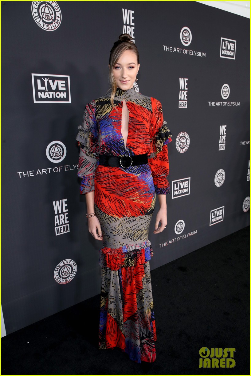 bella hadid ava michelle more step out for art of elysium gala 01