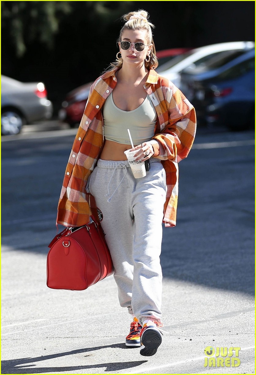 Full Sized Photo of justin hailey bieber church night errands 04