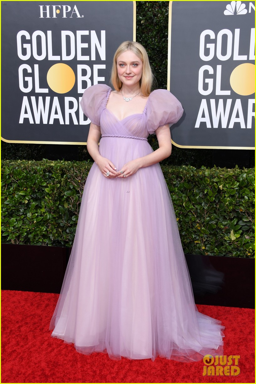 Dakota Fanning Looks So Glam in Her Lilac Gown For Golden Globes 2020