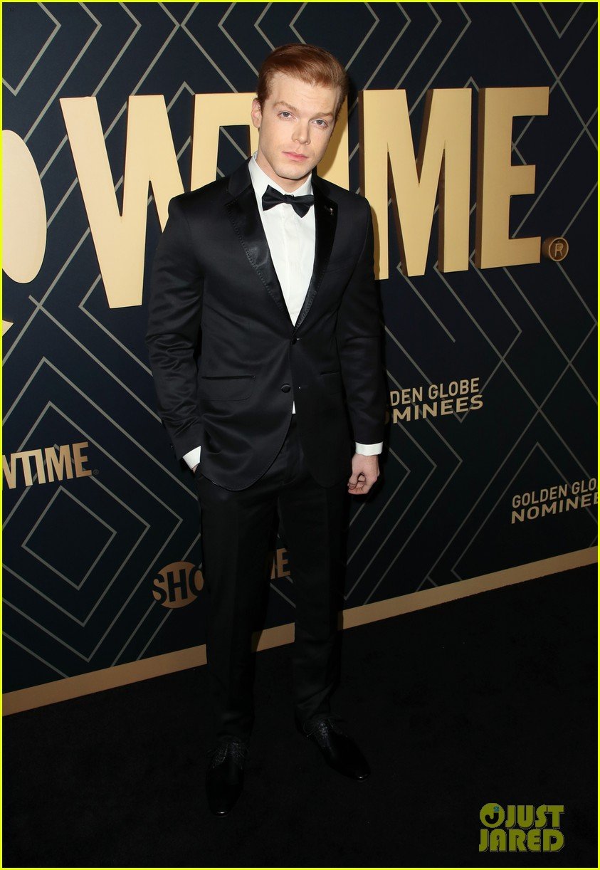 dominic sherwood attends showtime pre golden globes event with molly burnett 02