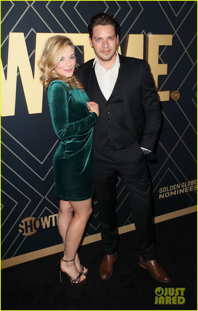 dominic sherwood attends showtime pre golden globes event with molly burnett 09