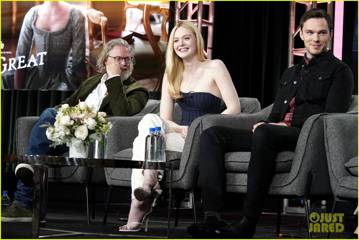 elle fanning nicholas hoult great hulu panel 04