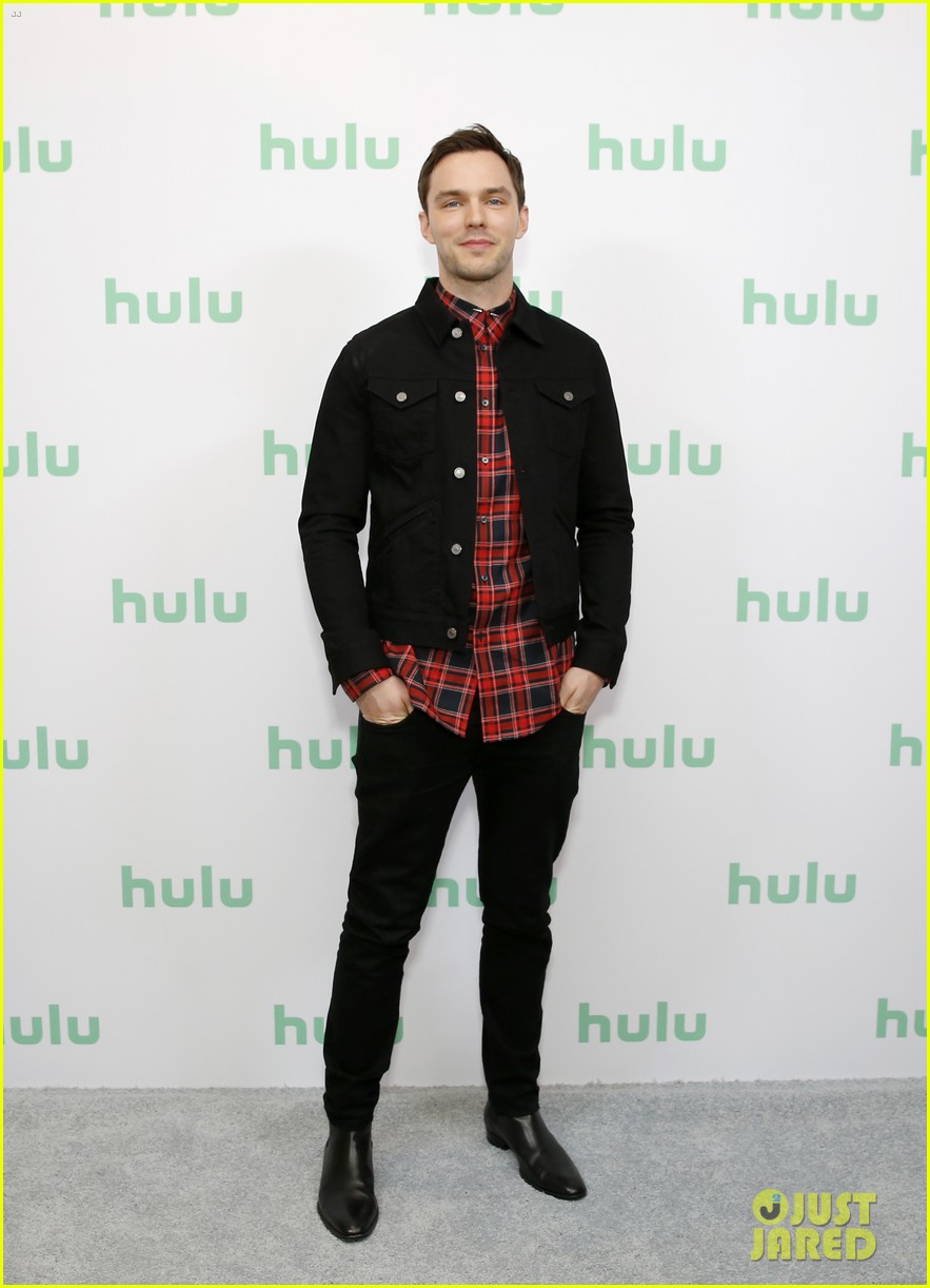 elle fanning nicholas hoult great hulu panel 14