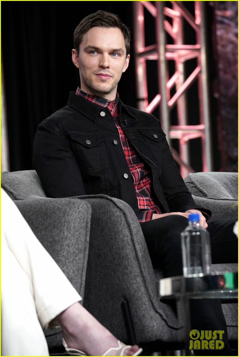 elle fanning nicholas hoult great hulu panel 25