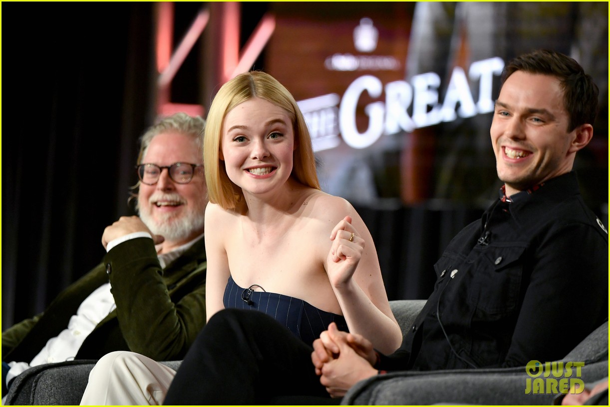 elle fanning nicholas hoult great hulu panel 28
