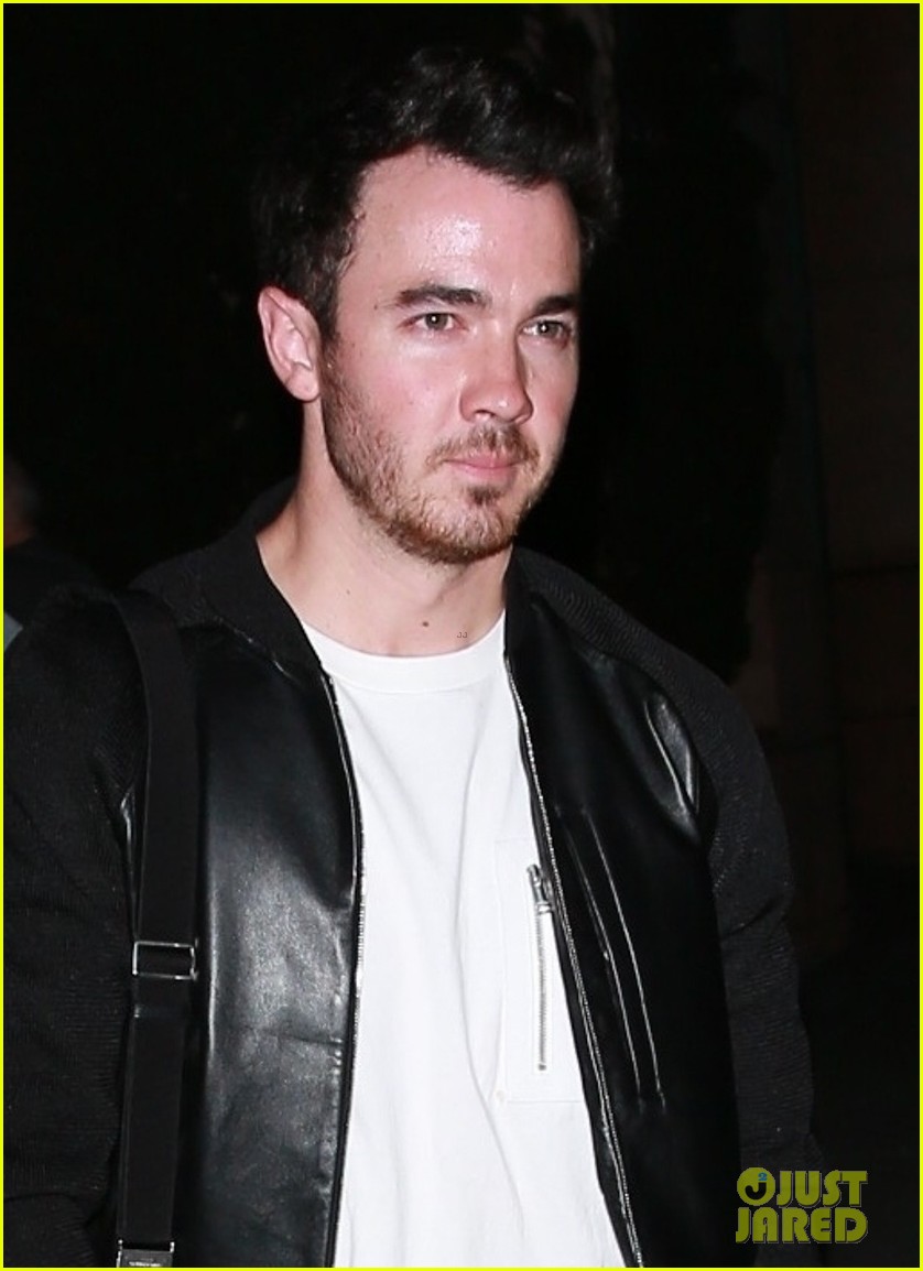 Nick Jonas Grabs Dinner With Brothers Joe And Kevin In Beverly Hills Photo 1284373 Photo 0606