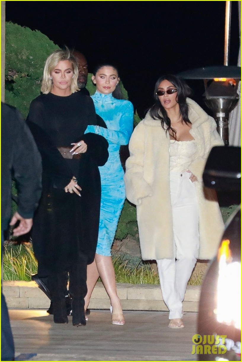kardashian jenner family dinner at nobu 05