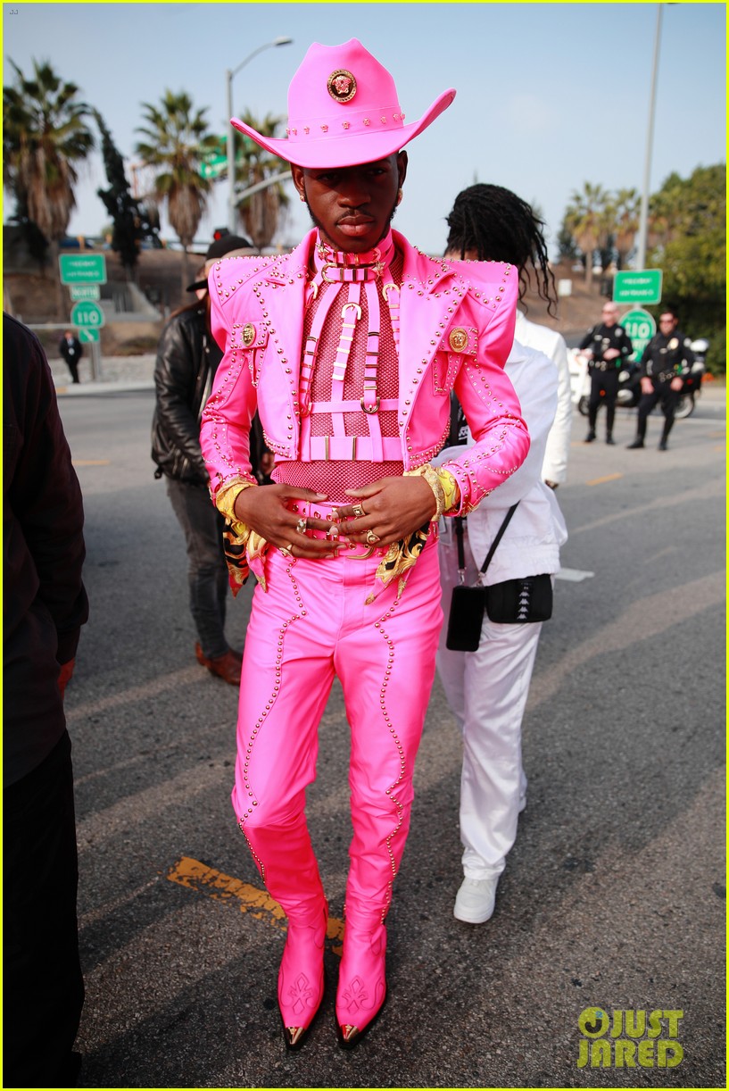 Lil Nas X Rocks Head-to-Toe Pink Cowboy Outfit at Grammys 2020: Photo  1285033 | 2020 Grammys, Billy Ray Cyrus, Grammys, Lil Nas X Pictures | Just  Jared Jr.