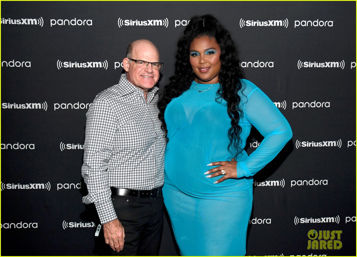 Harry Styles Sings 'Juice' with Lizzo at Her Miami Concert Watch Now! Photo 1285882 Photo