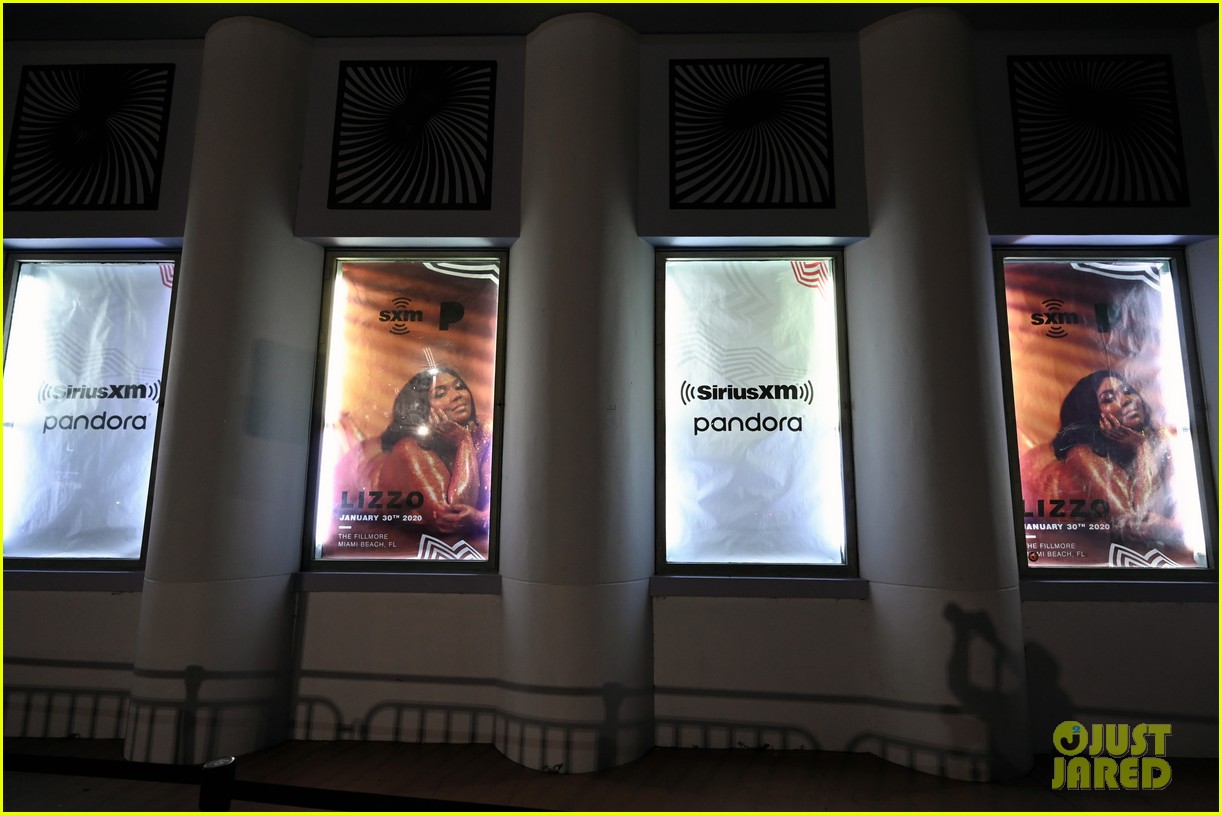 Harry Styles Sings 'Juice' with Lizzo at Her Miami Concert Watch Now! Photo 1285886 Photo